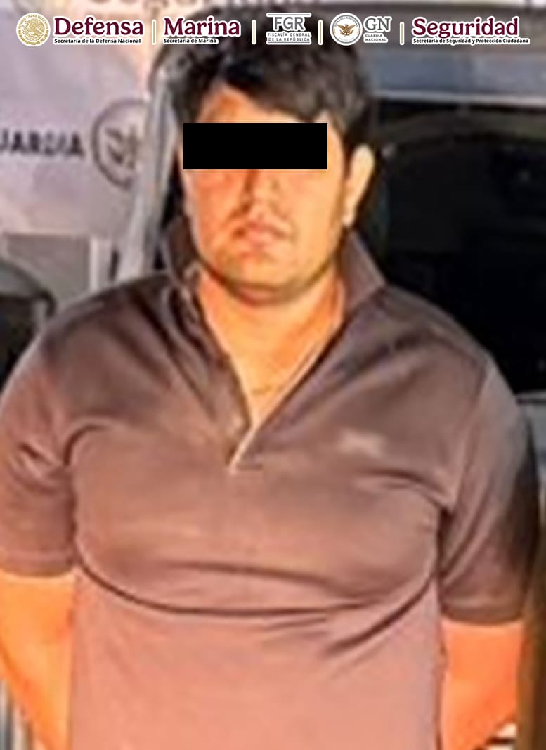 Detienen a tres personas, aseguran armas largas, cargadores y equipo táctico, en Sinaloa